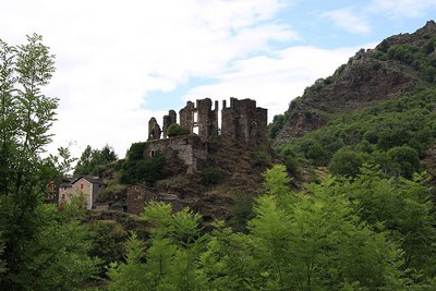 800px-Château_de_Saint-Julien-d'Arpaon_2 - wiki common - Château