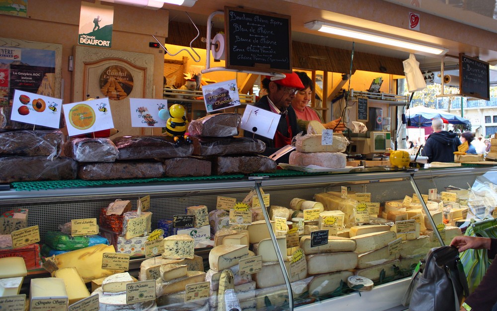 Le marché au fromage de Carcassonne. Un régal pour le palais ! 