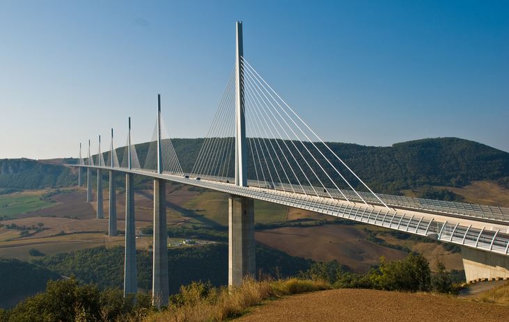 le viaduc de millau - phillip capper