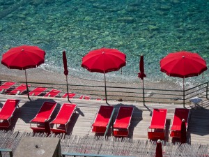 Côte d'azur mer plage soleil parasol privées