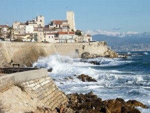 Antibes château jardin plage mer