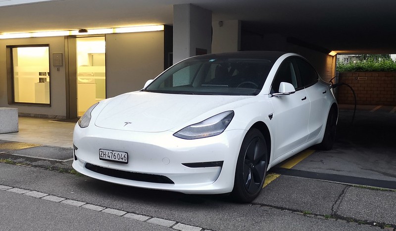 voiture electrique Tesla Model 3 Plare