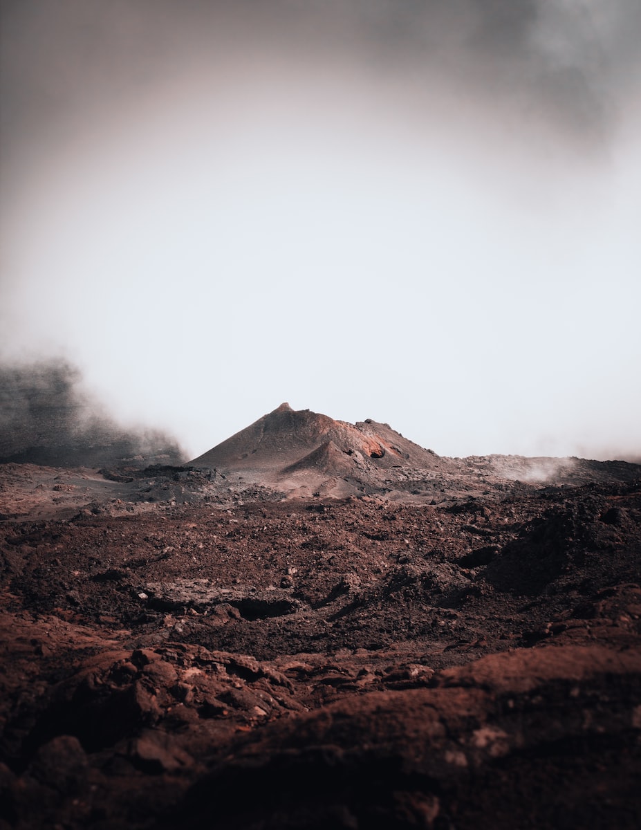 Piton de la fournaise eruption volcan ile réunion risque volcanique lave Plare