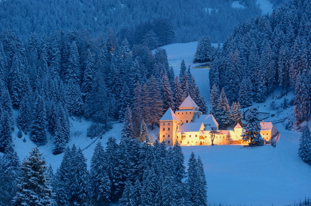 voyage sous neige dans chateau europe