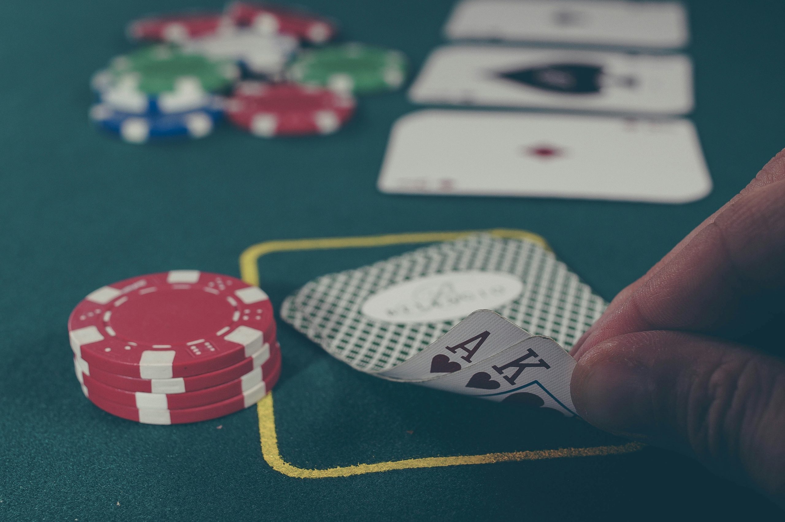 découvrez l'univers passionnant du poker : règles, stratégies et astuces pour devenir un joueur expert. jouez au poker en ligne et affrontez des adversaires du monde entier.