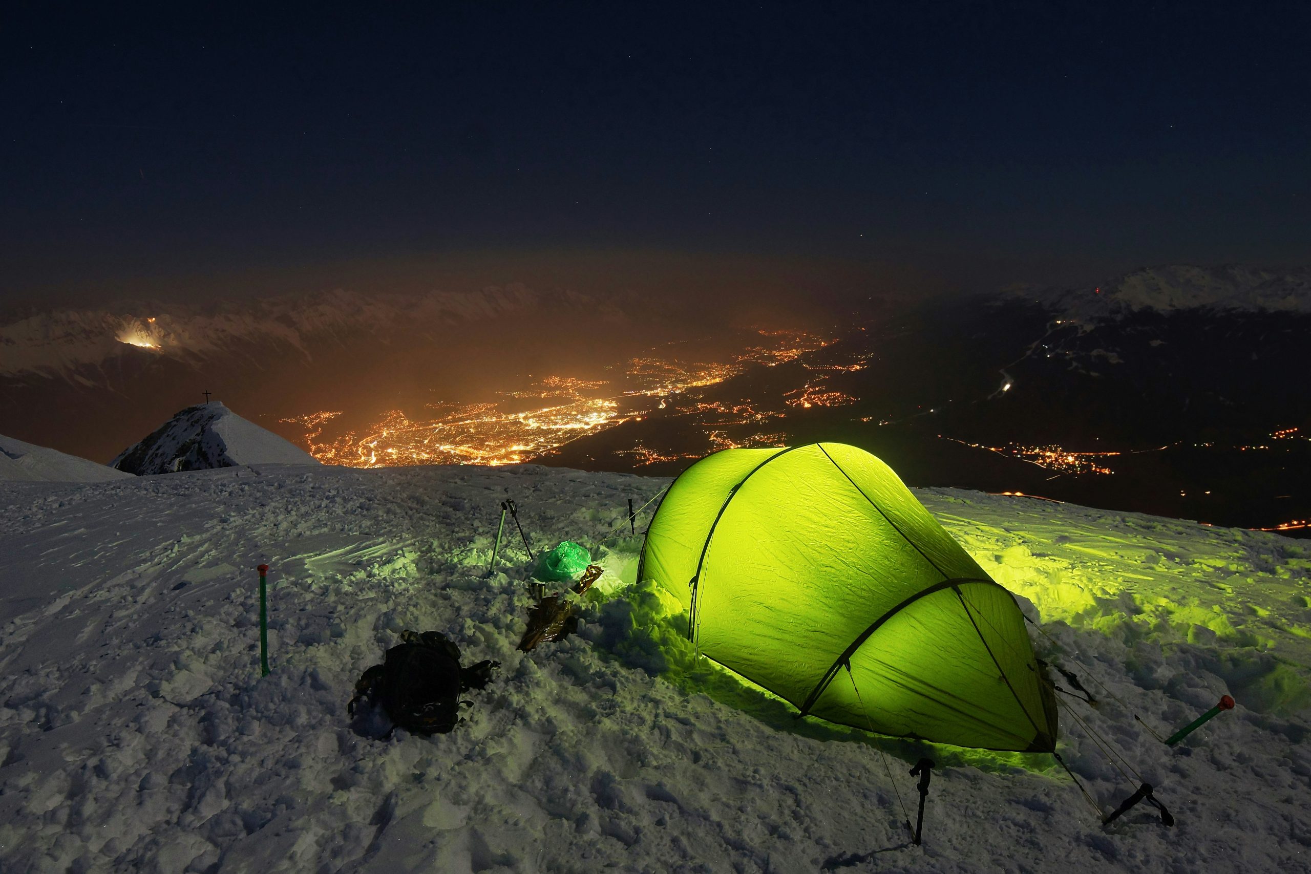 découvrez nos essentiels pour le camping pour une expérience en plein air inoubliable : tentes, sacs de couchage, accessoires de cuisine et plus encore.