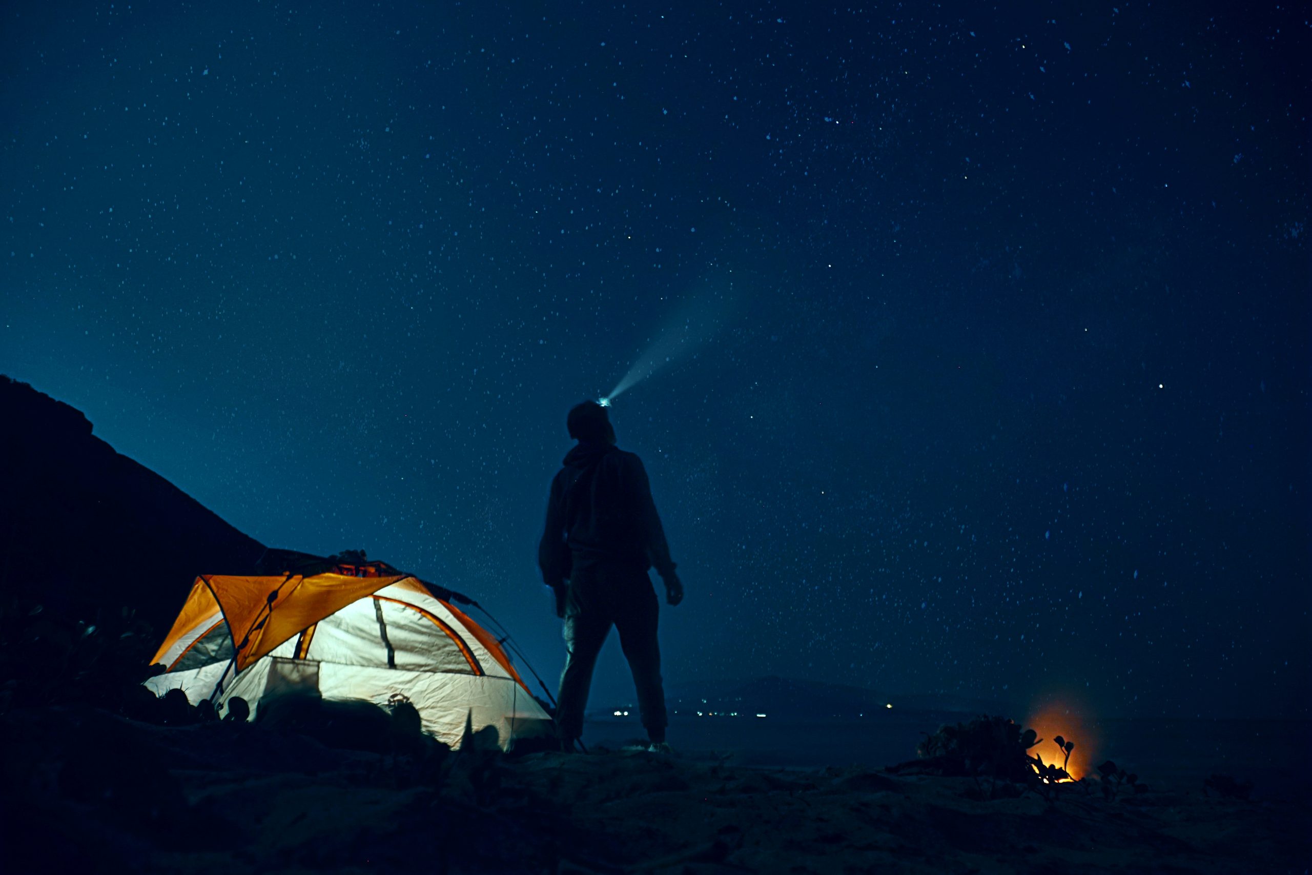 découvrez les indispensables pour le camping avec notre sélection de produits de qualité : tentes, sacs de couchage, équipement de cuisine et plus encore.