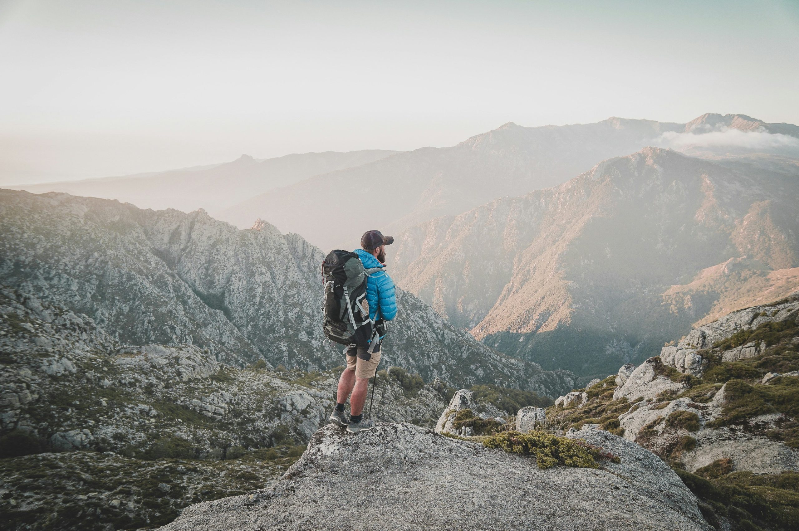 découvrez nos conseils et astuces pour profiter pleinement de la randonnée, avec les plus beaux sentiers et paysages à explorer.