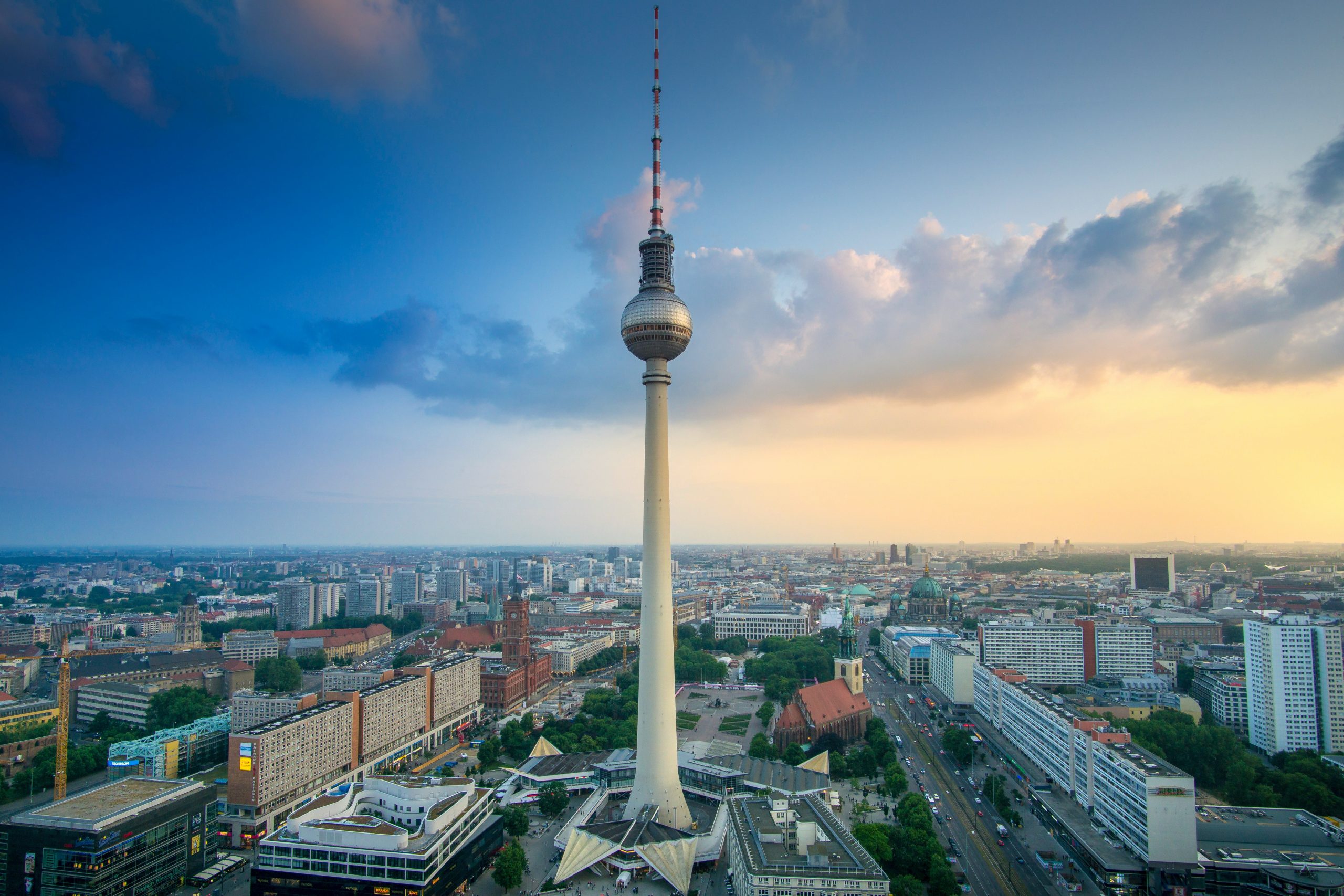 découvrez tout ce qu'il y a à savoir sur berlin, capitale dynamique et historique de l'allemagne, avec ses monuments emblématiques, sa riche histoire et sa scène artistique fascinante.