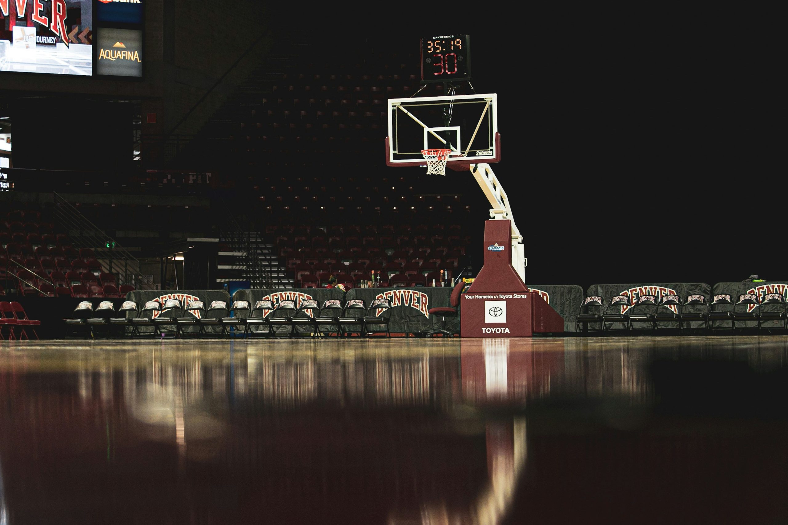 découvrez tout ce que vous devez savoir sur le basketball, les règles, les joueurs et l'histoire de ce sport passionnant.