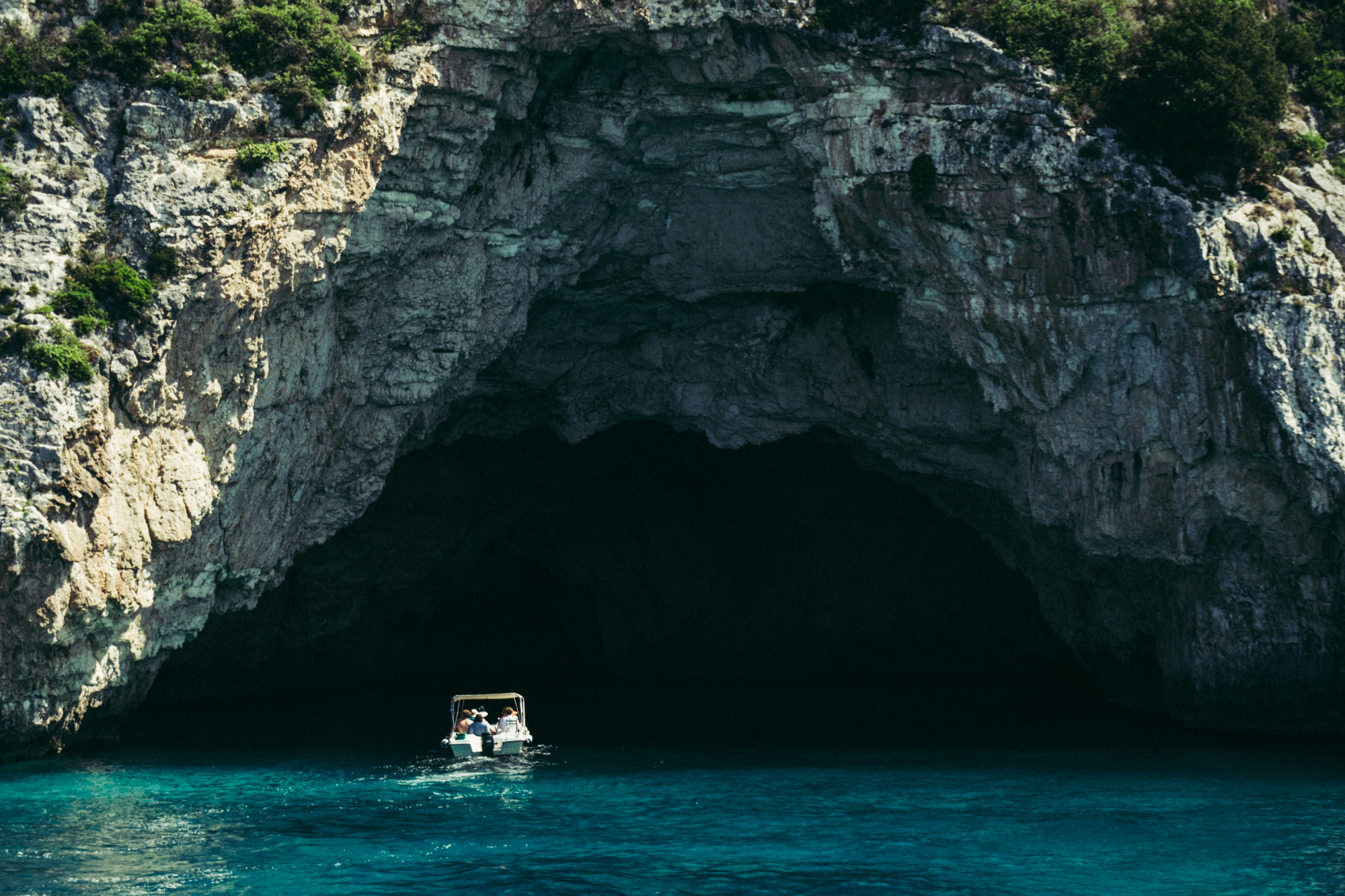 découvrez nos offres de croisières exceptionnelles pour des vacances inoubliables à bord de luxueux navires et explorez des destinations exotiques à travers le monde.