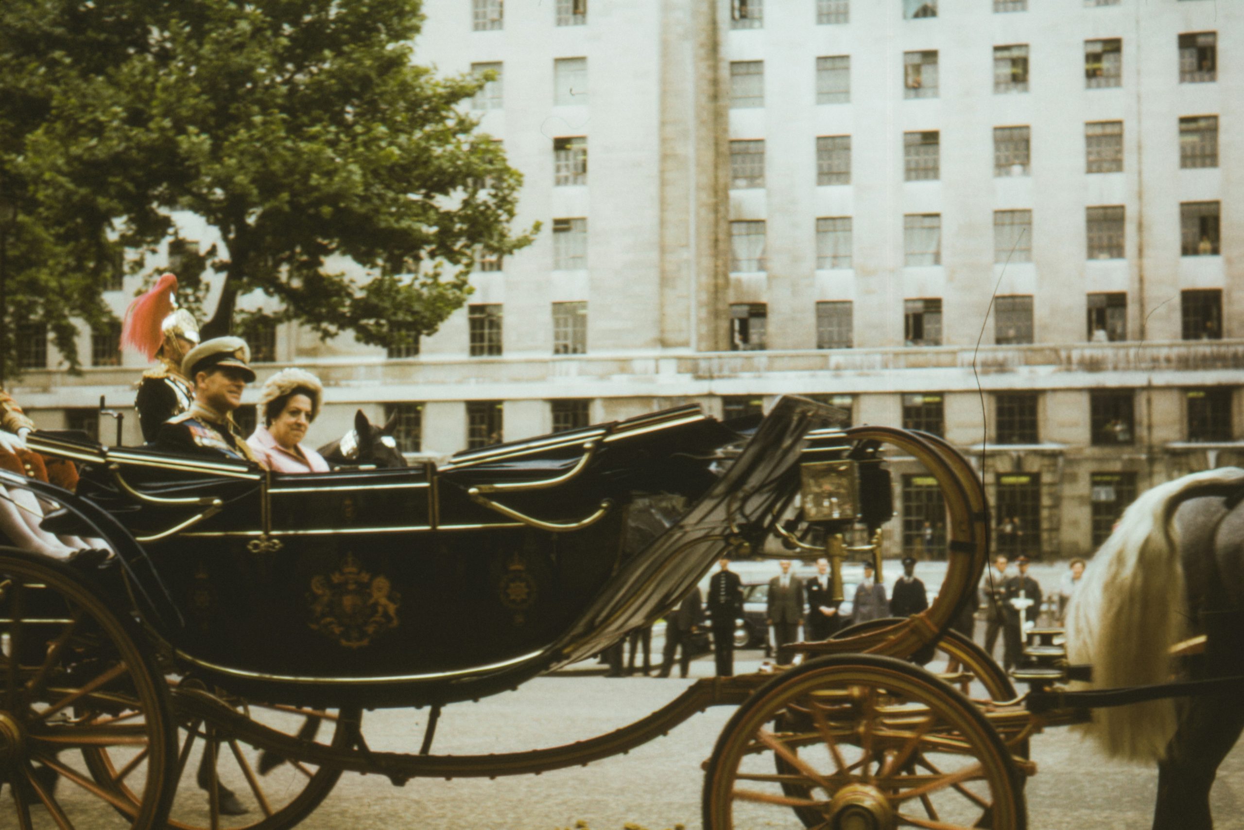 découvrez tout sur la reine elizabeth ii, ses accomplissements, son règne et son impact sur le royaume-uni et le monde. apprenez-en plus sur la monarque la plus ancienne de l'histoire britannique.