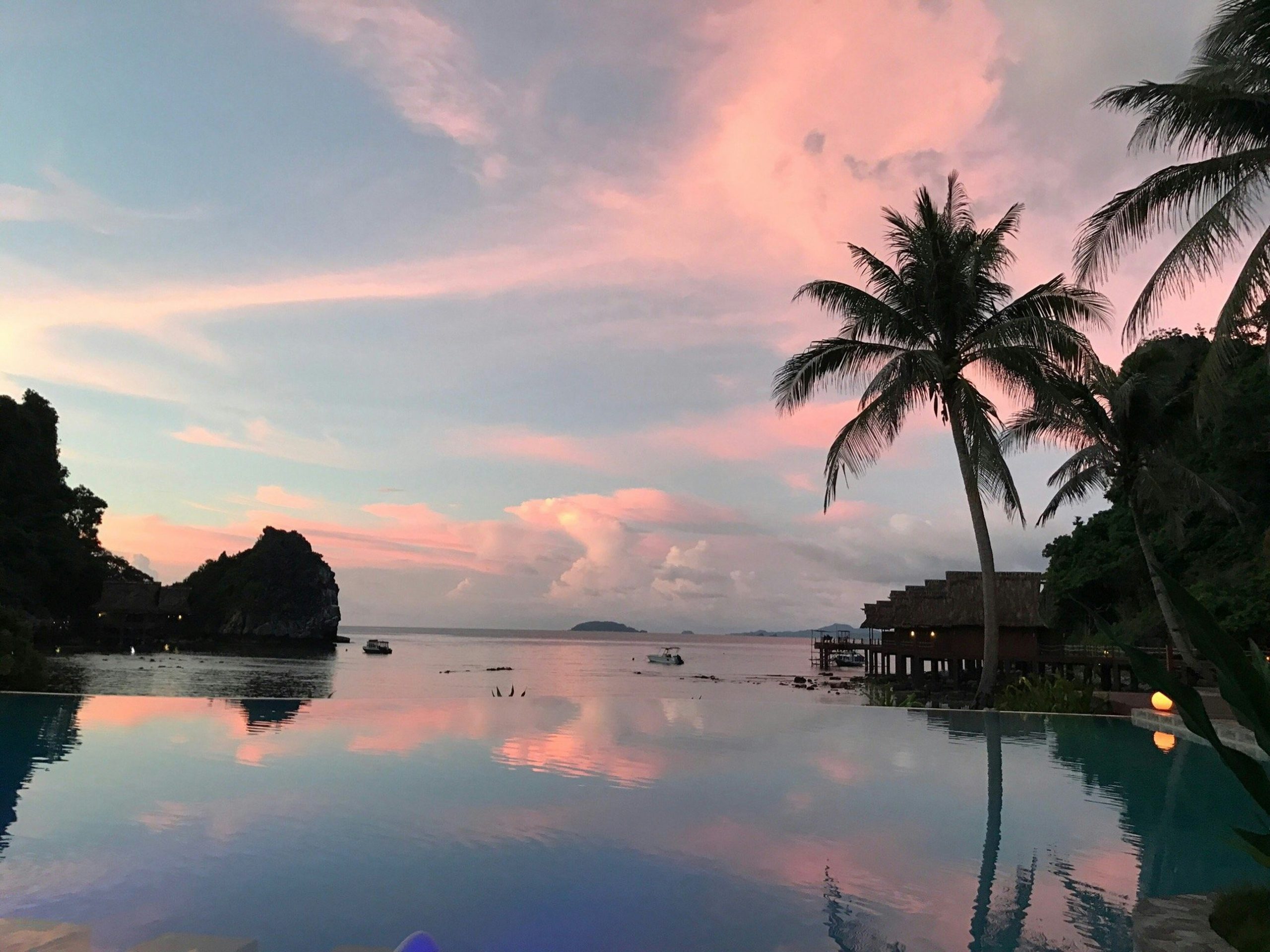 découvrez le paradis tropical avec nos plages de sable blanc, nos eaux turquoises et nos paysages exotiques. réservez votre séjour dès maintenant!