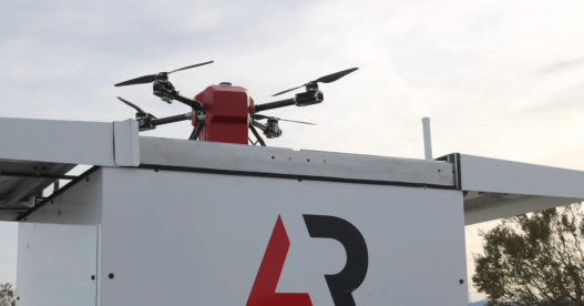 Les drones autonomes révolutionnent la surveillance des frontières grâce à un partenariat innovant