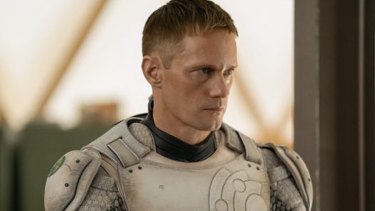 Murderbot: la data d'uscita e le prime immagini della serie Apple TV+ con Alexander Skarsgård