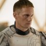 Murderbot: la data d'uscita e le prime immagini della serie Apple TV+ con Alexander Skarsgård