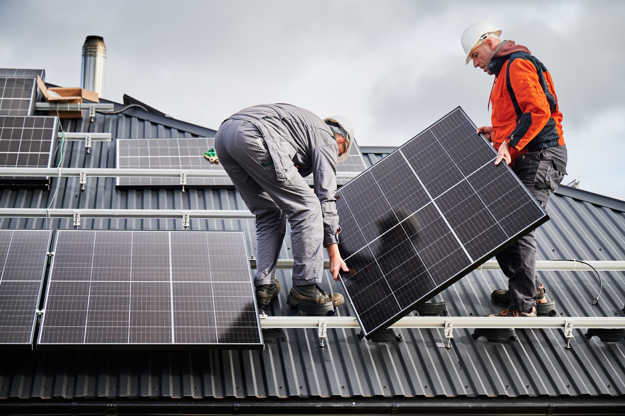 Panneaux solaires installés sur un toit