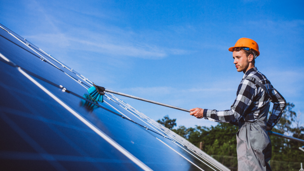 Durée de vie et entretien des panneaux solaires : conseils pour prolonger leur performance-5