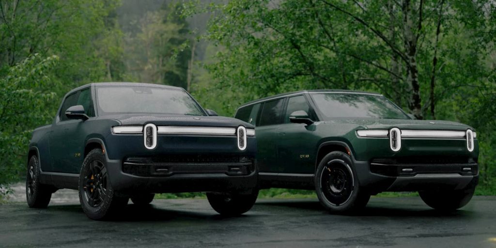 Véhicules électriques Rivian R1T (gauche) et R1S (droite) (Source: Rivian)